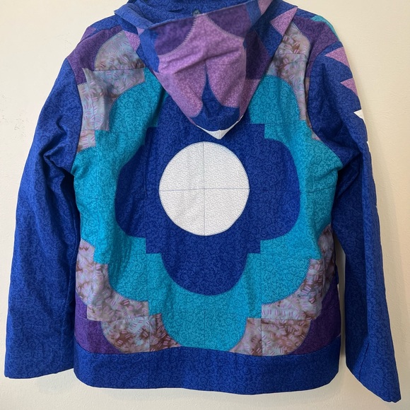 Large quilt hooded jacket - Picture 6 of 6